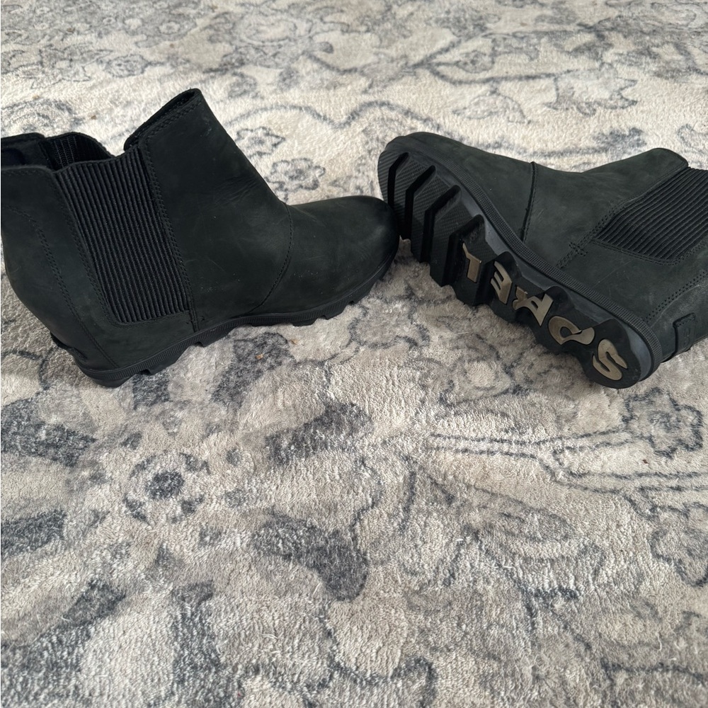 Sorel Black Ankle Booties Sleek Slip-On Design